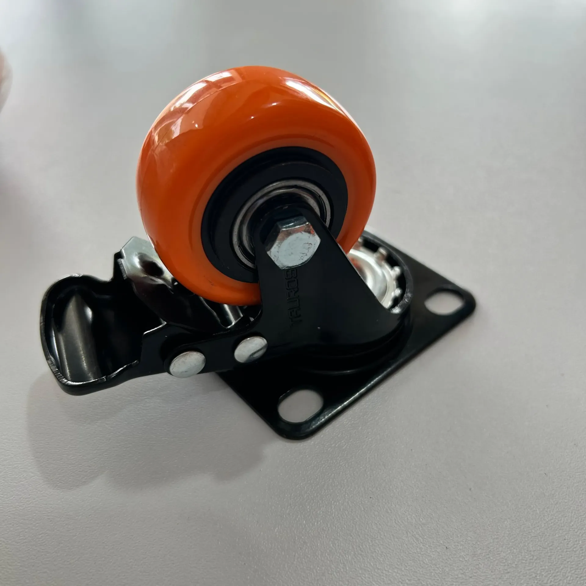 JUEGO DE GARRUCHAS NARANJA 2 PULGADAS CON FRENO 4 UNIDADES